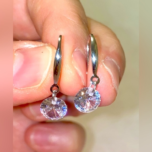 Elegant 925 Silver and Crystal Drop Earrings - Picture 3 of 6